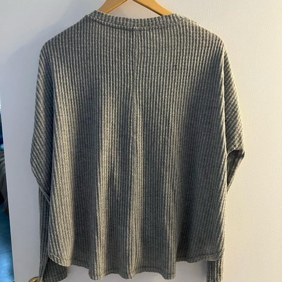 Grey knit cardigan sweater - Picture 2 of 3